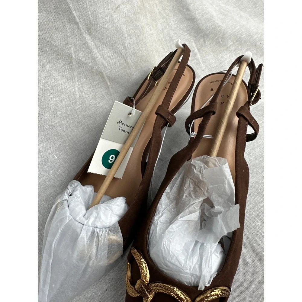 A New Day Womens Brown Slingback Kitten Heels Gold Chain Detail Size 9 NWT